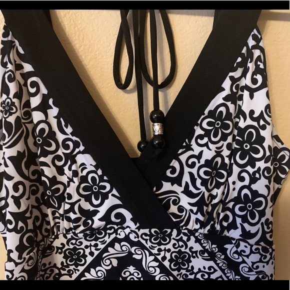 White House Black Market women’s tank top - Picture 2 of 6